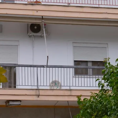 Square Apartment Aridaia