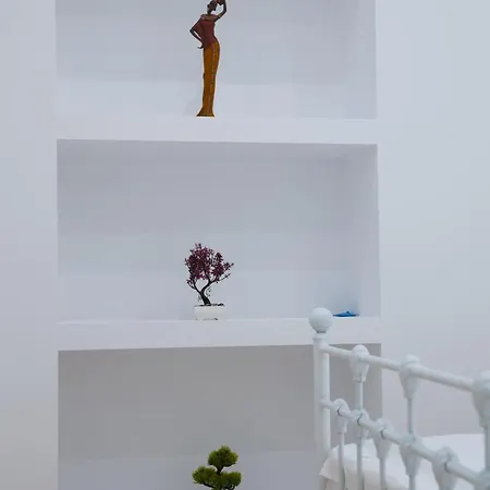 Square Apartment Aridaia